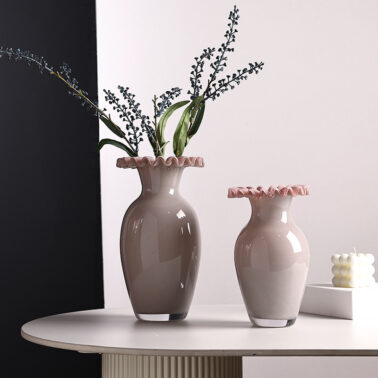 Medieval rolled-edge flower glass vase