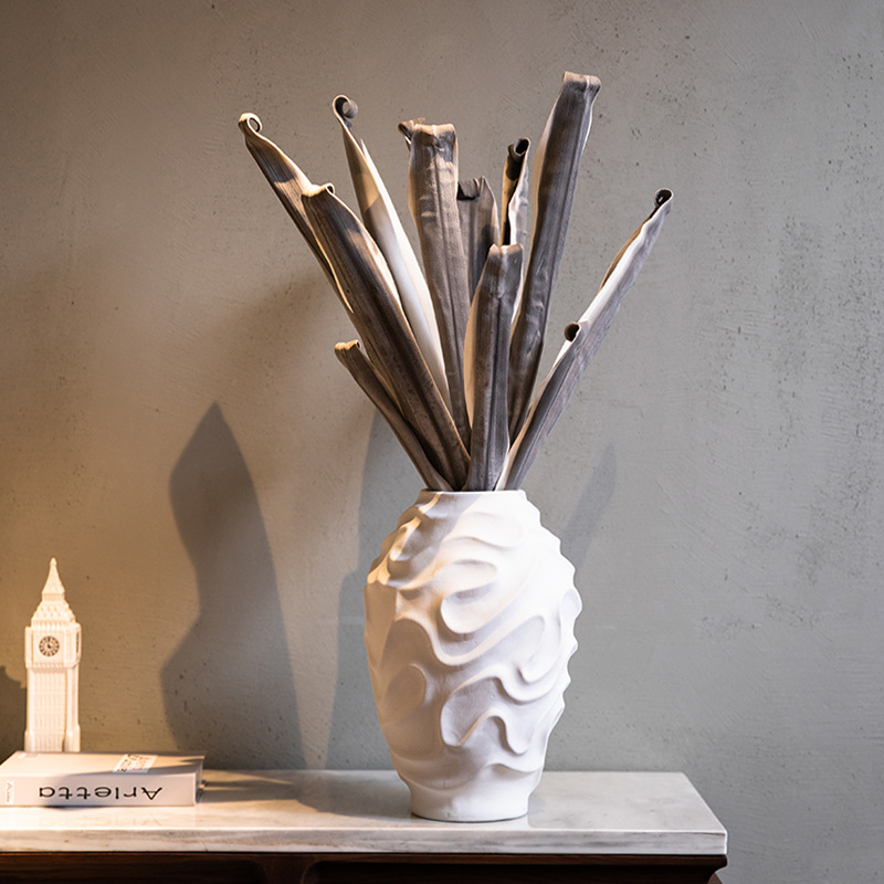 White geometric spiral ceramic vase - Image 3