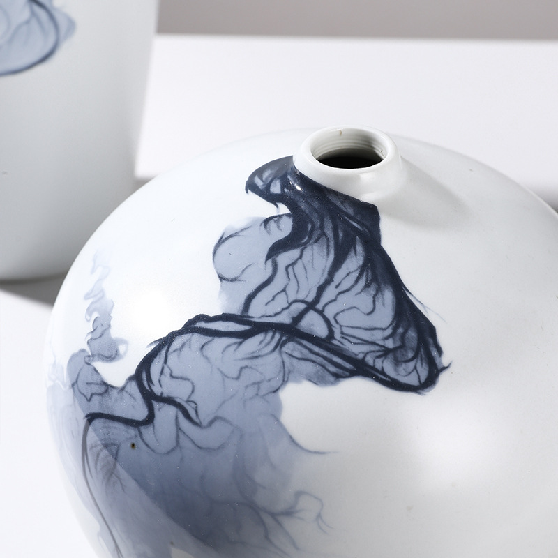 Ceramic vase with water artistic conception - Image 3