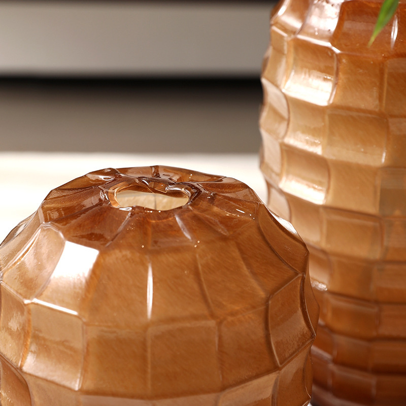 Square geometric frosted glass vase - Image 3