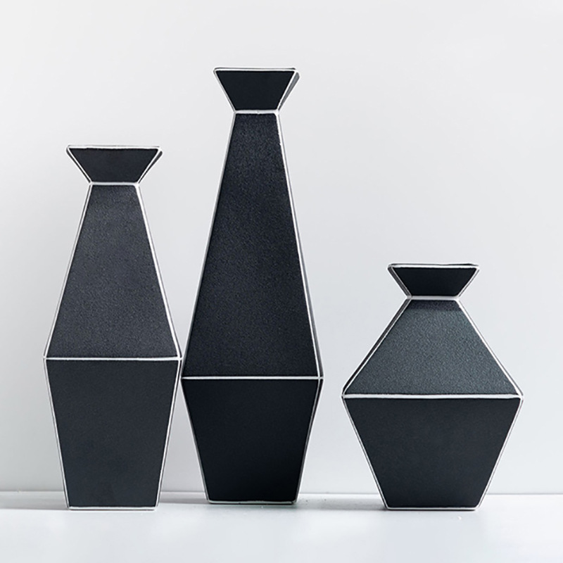Diamond-shaped modern flower vase - Image 3