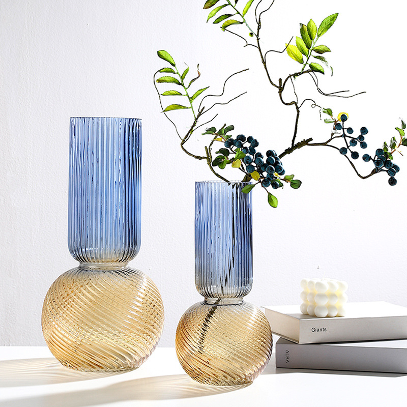 Handmade two-color glass vase - Image 4