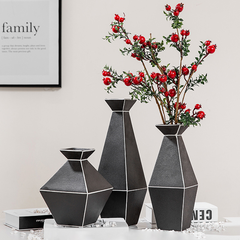 Diamond-shaped modern flower vase - Image 4
