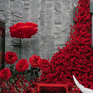 Artificial flower waterfall rose wall
