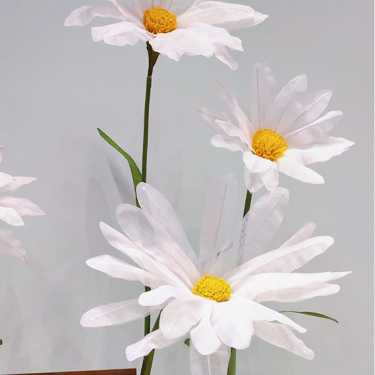 Handmade paper daisies, tulle flowers - Image 3